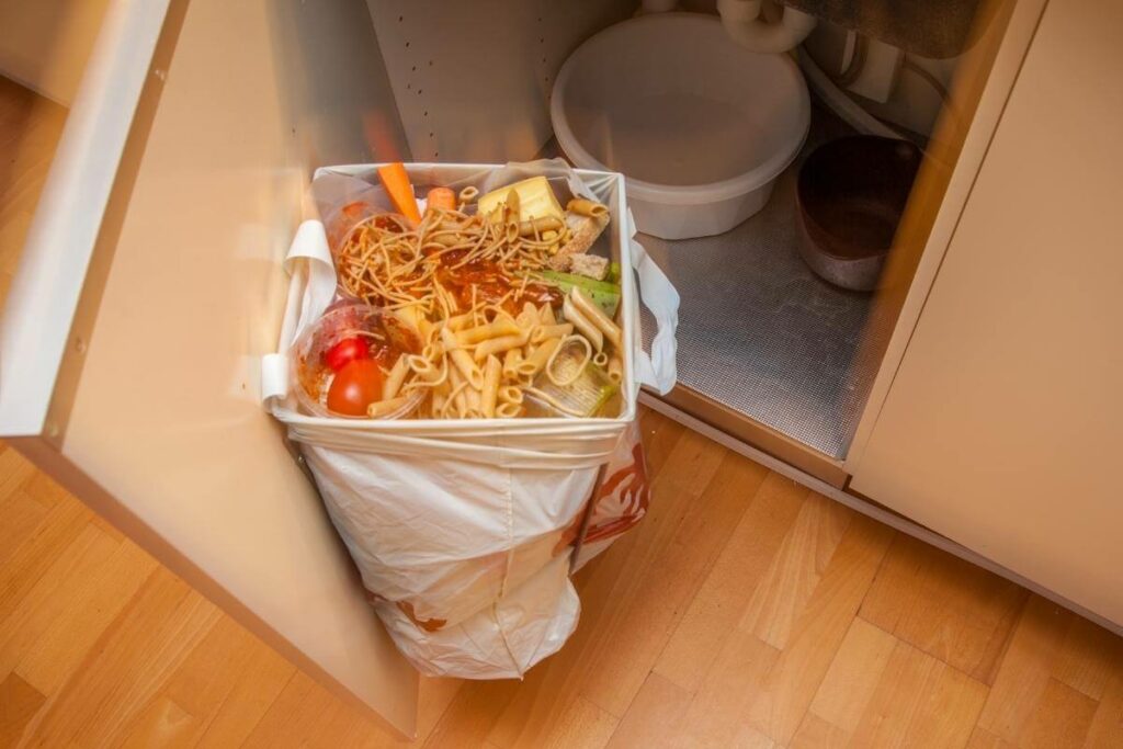 Compost pasta in your kitchen