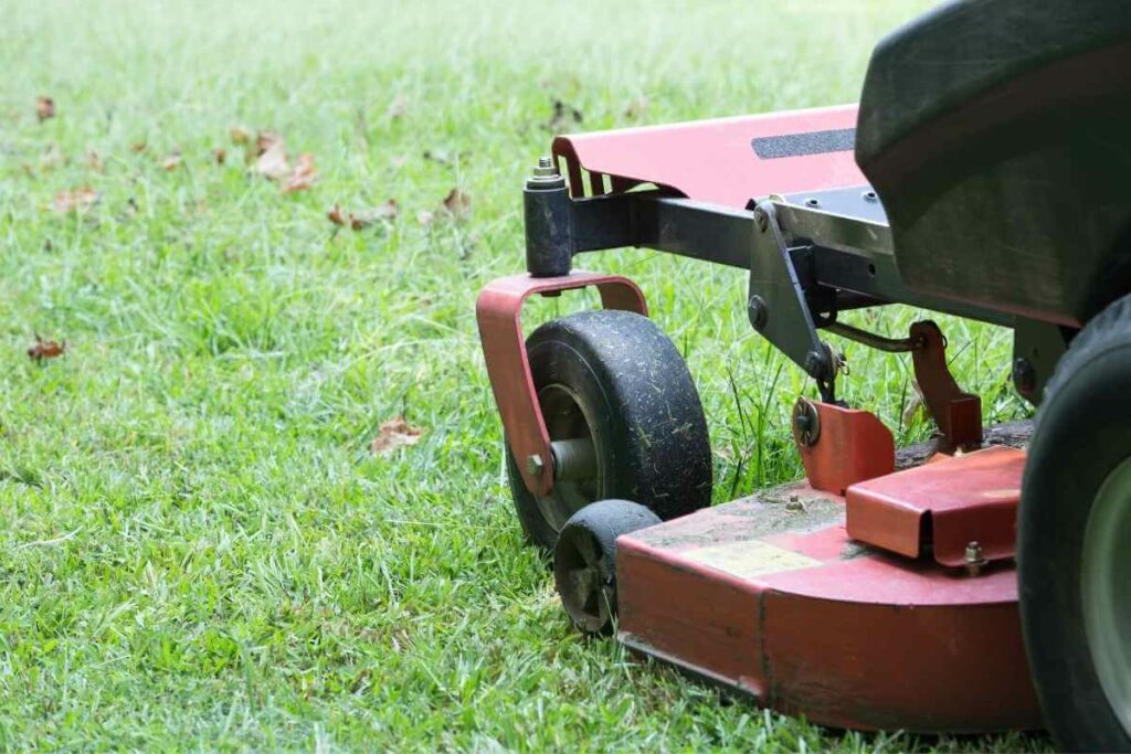 Mow Wet Grass with A Zero-Turn Mower