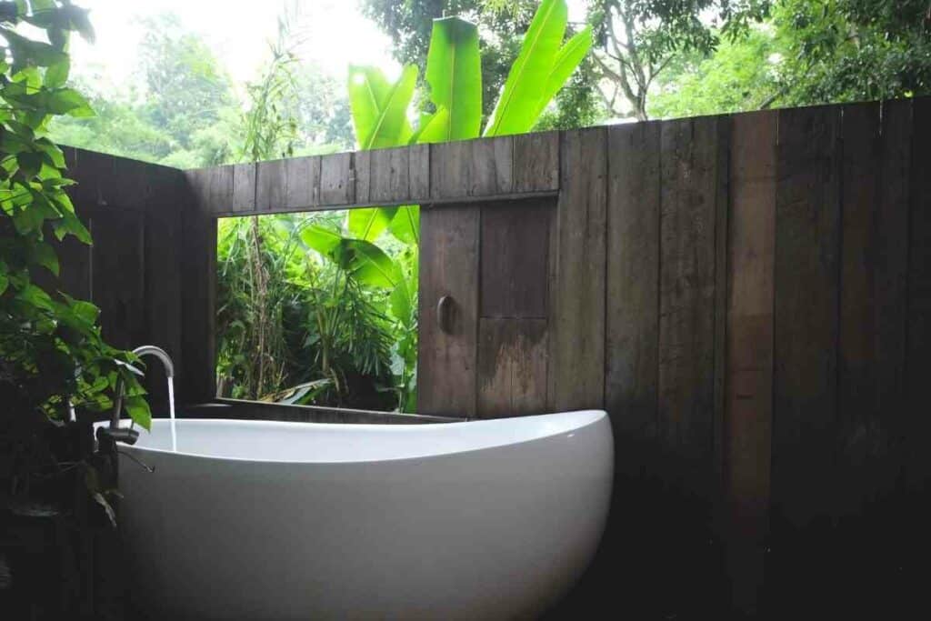 Outdoor bathtub types