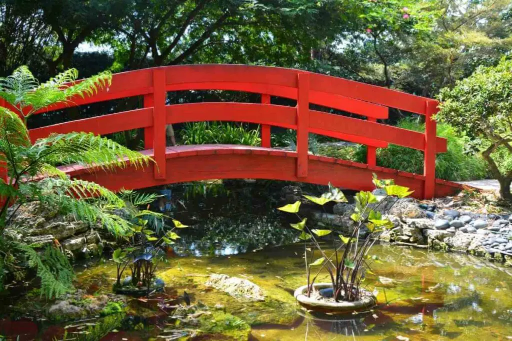 The Importance of Red Bridges in Japanese Gardens 