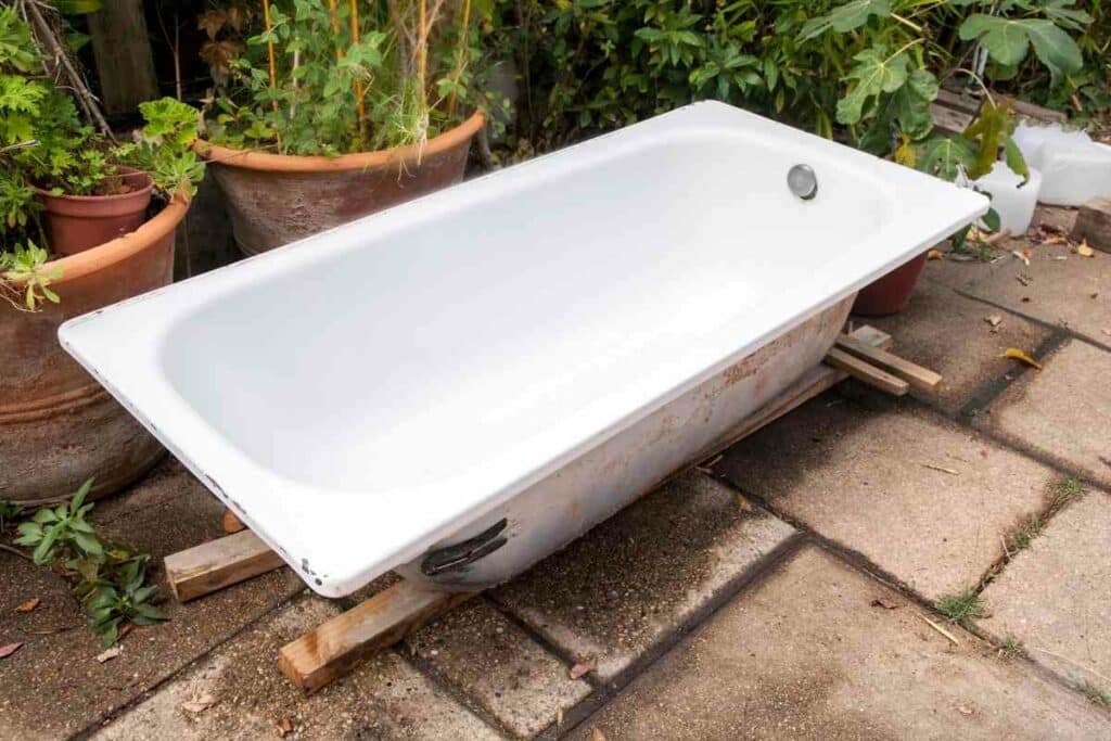 Simple outside white bathtub