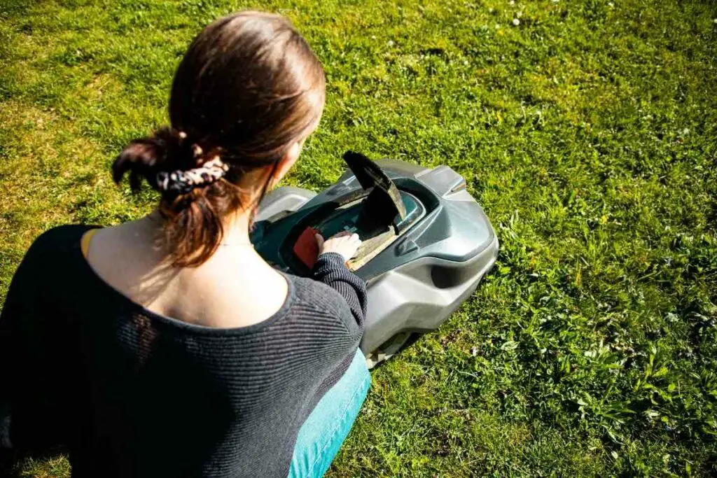 Buying robotic lawn mower in Canada