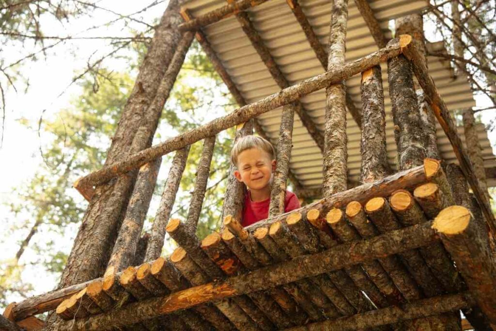 DIY Nature Made Treehouse