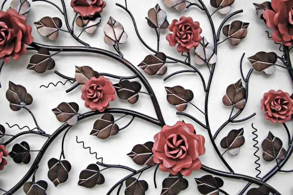 Metal red roses wall decor