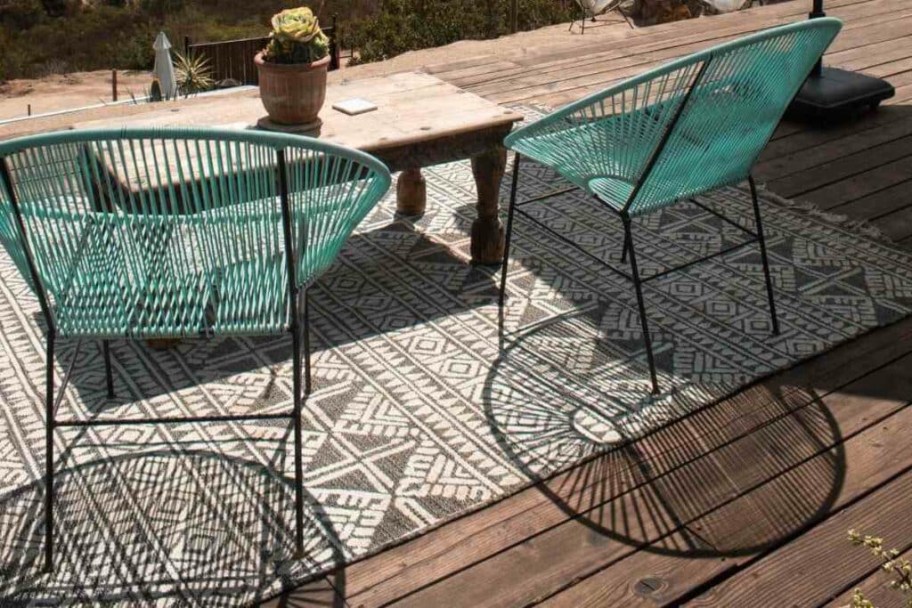 Whats the Best Outdoor Rug Material For Rain?