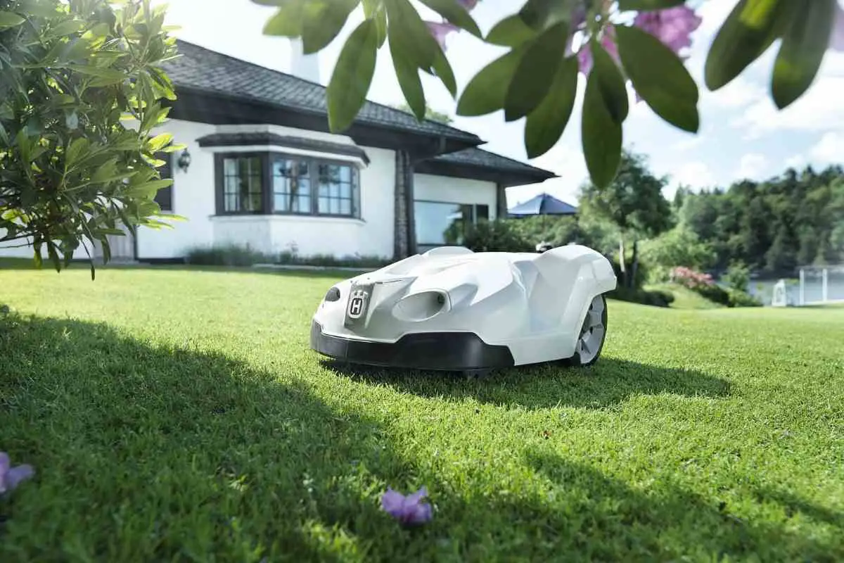 Do Robot Lawn Mowers Get Stolen? (Track and Trace Them)