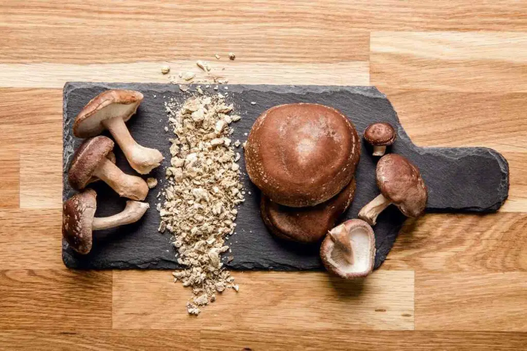 Preparing Black shiitake mushrooms