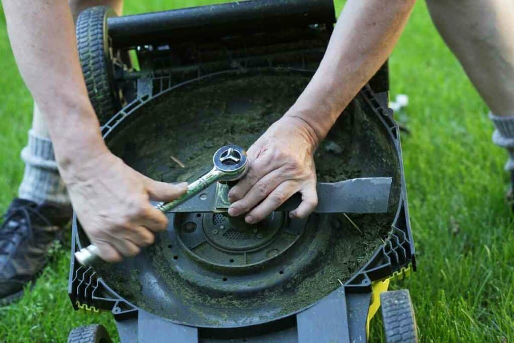 Changing Mower blades