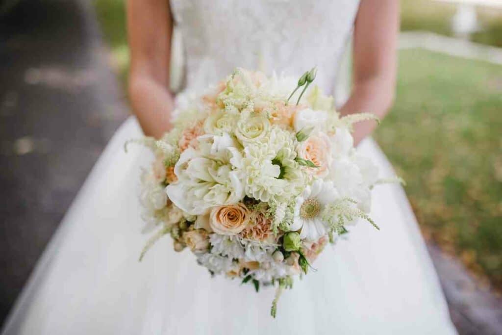 Organic wedding flower arrangements