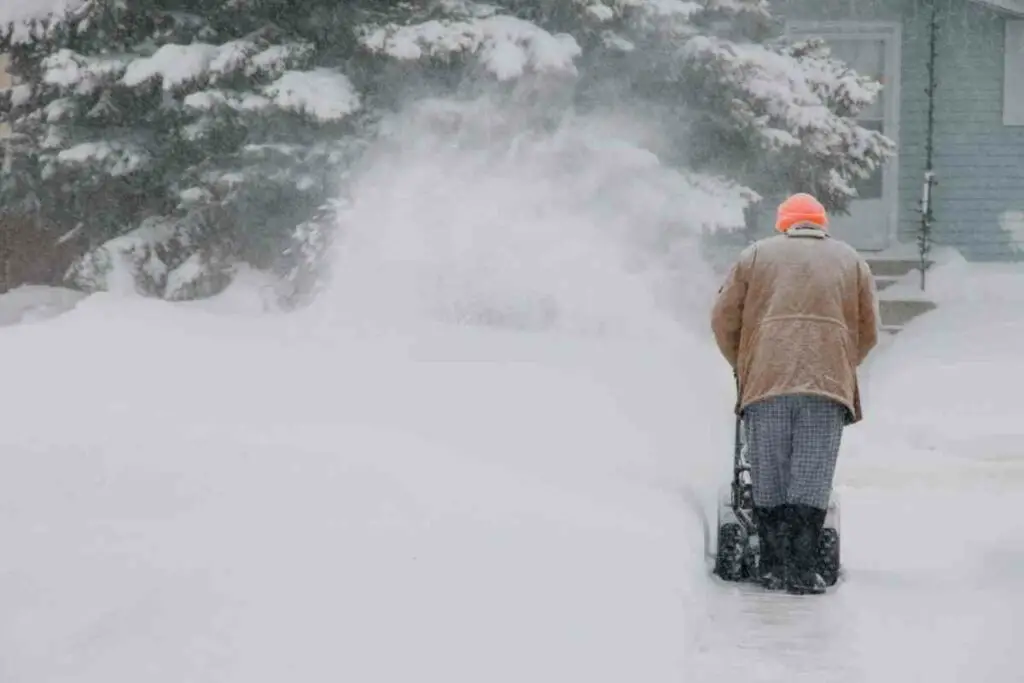 Snow blowers for elderly people