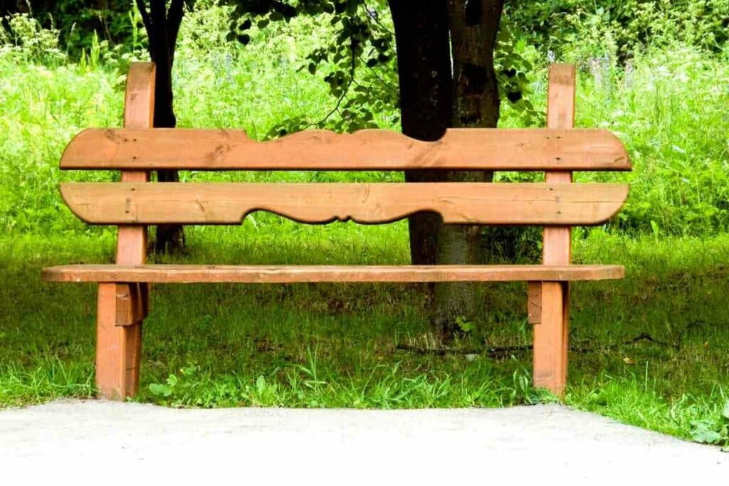 Types of weather-resistant wooden benches