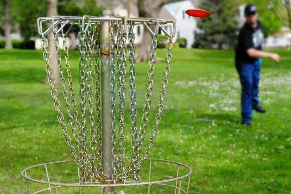 Frisbee golf fun game