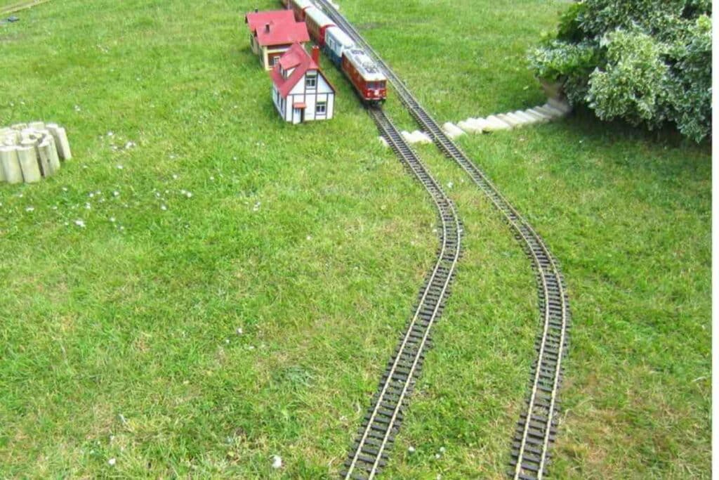 Building Garden train rails