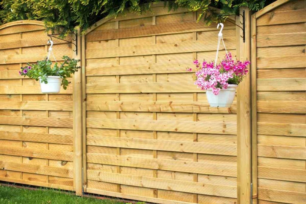 Wooden horizontal fence decoration idea
