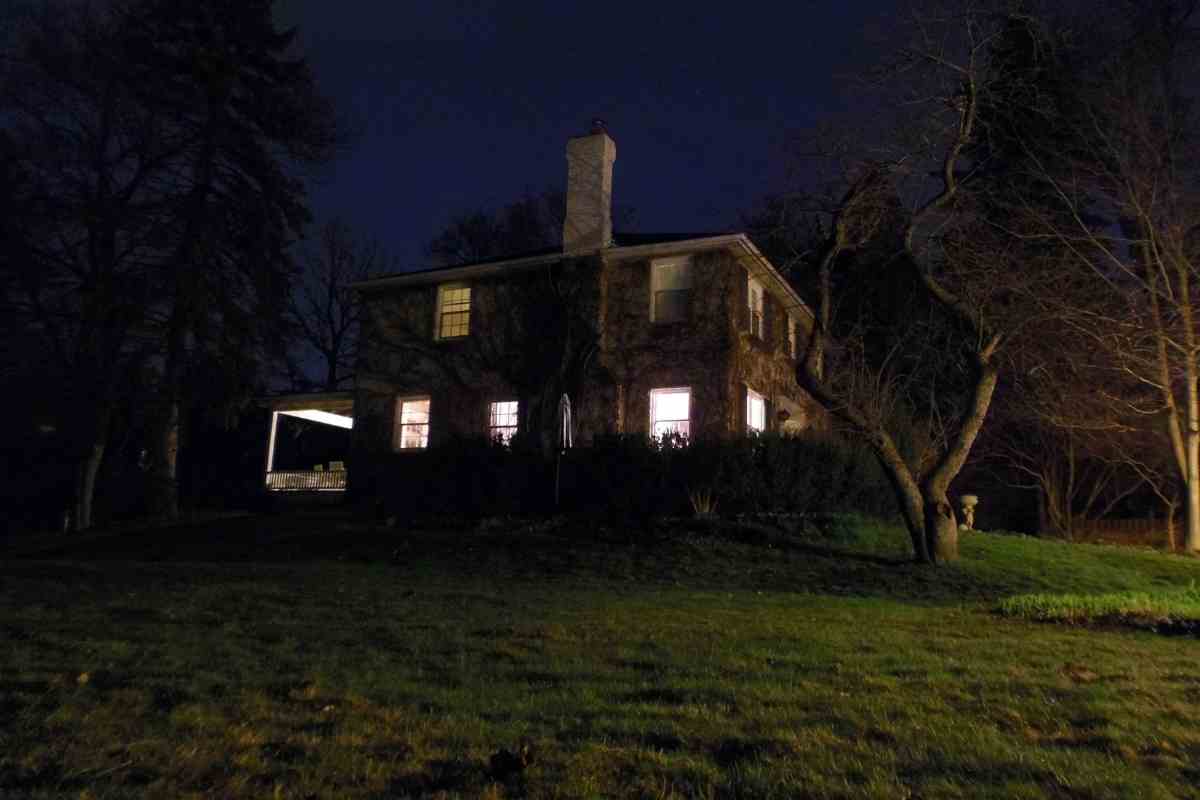 Why You Shouldn't Leave Your Porch Light On All Night Gardenia Organic