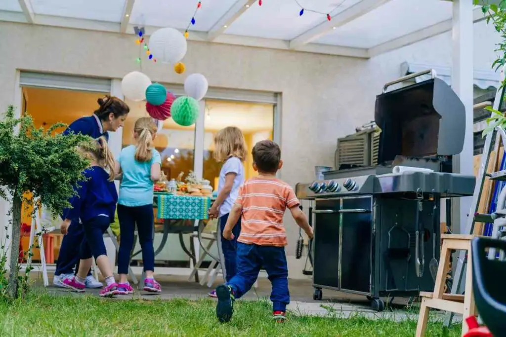 Preparing backyard party tips