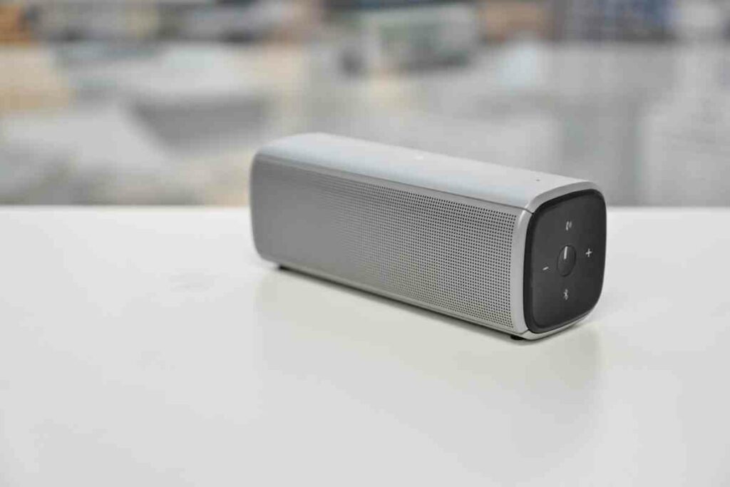 Bluetooth speaker projecting movie without projector