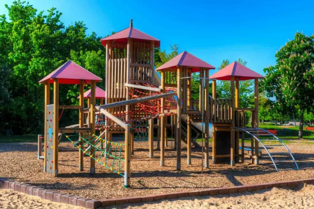 Rubber playground mulch material