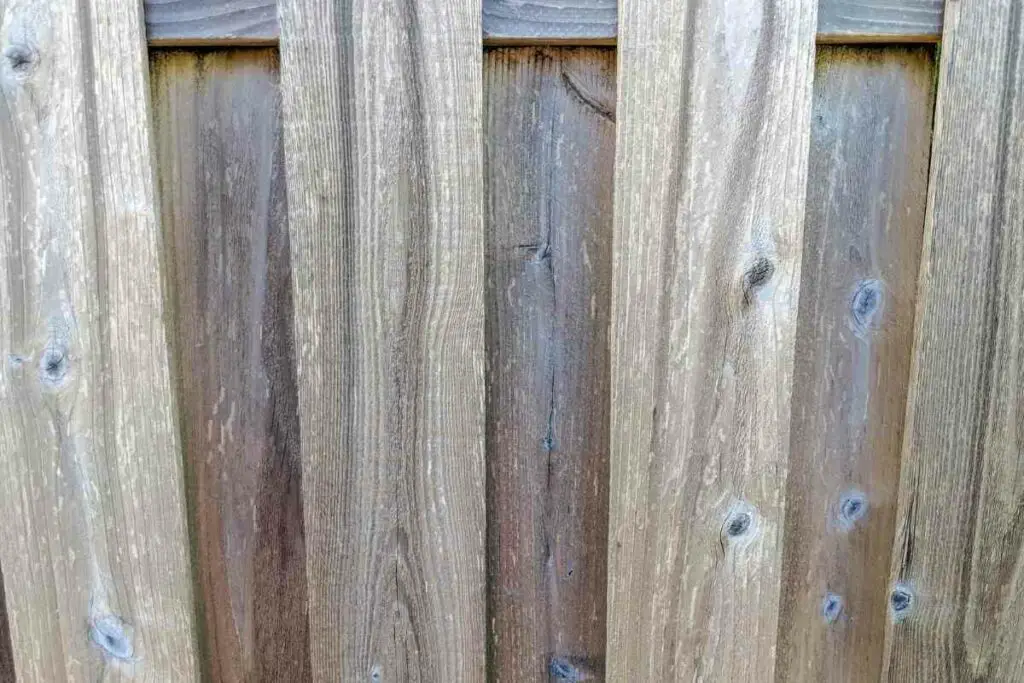 Unstained cedar wood idea for garden fence