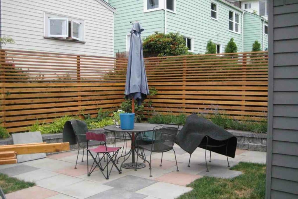 Wide space horizontal fence idea