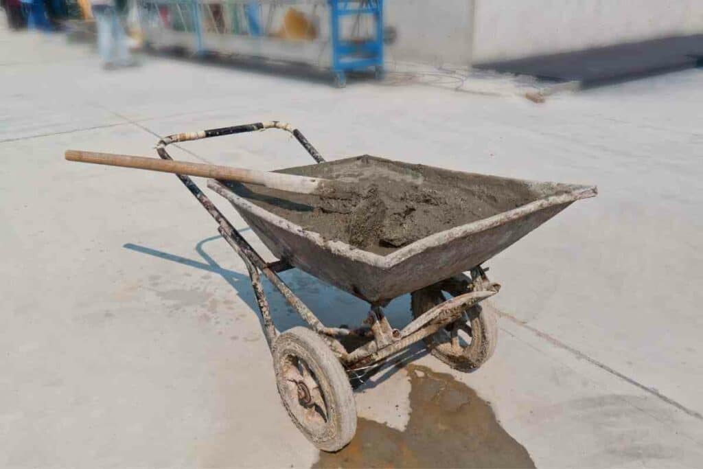 Best wheelbarrows for concrete tips