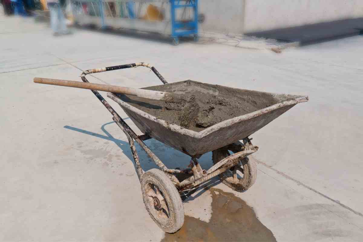 Best wheelbarrows for concrete tips