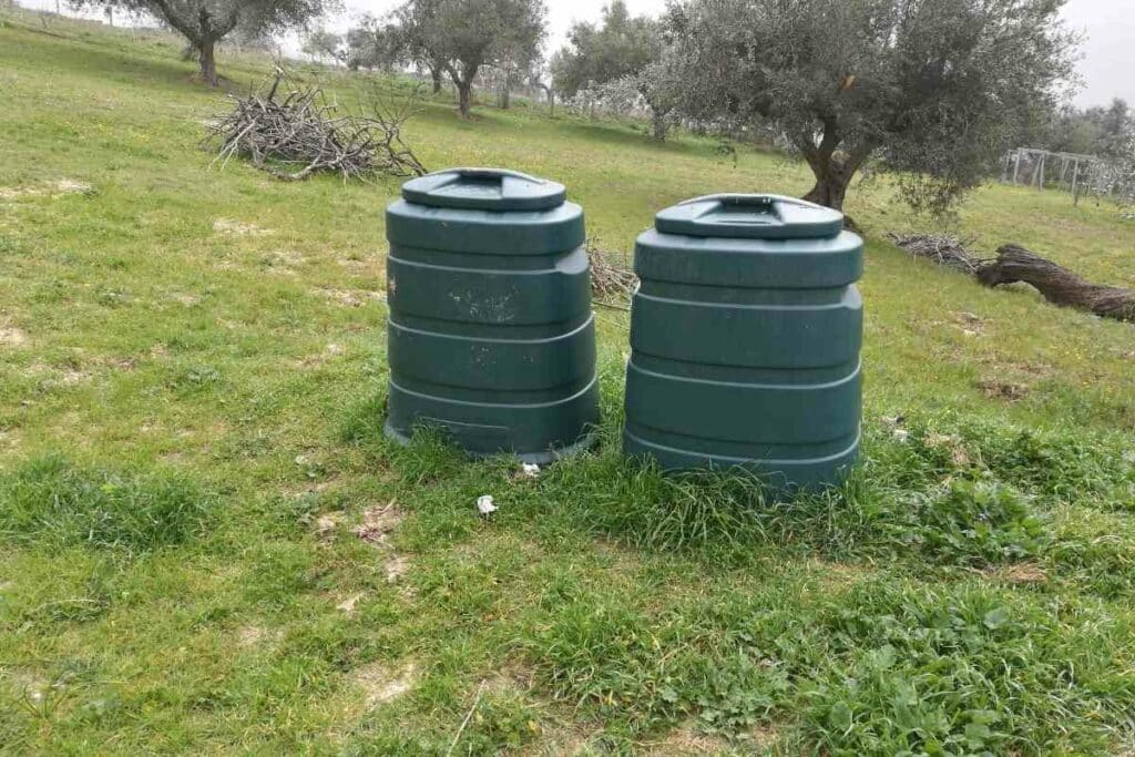 Compost bins flies problem solution