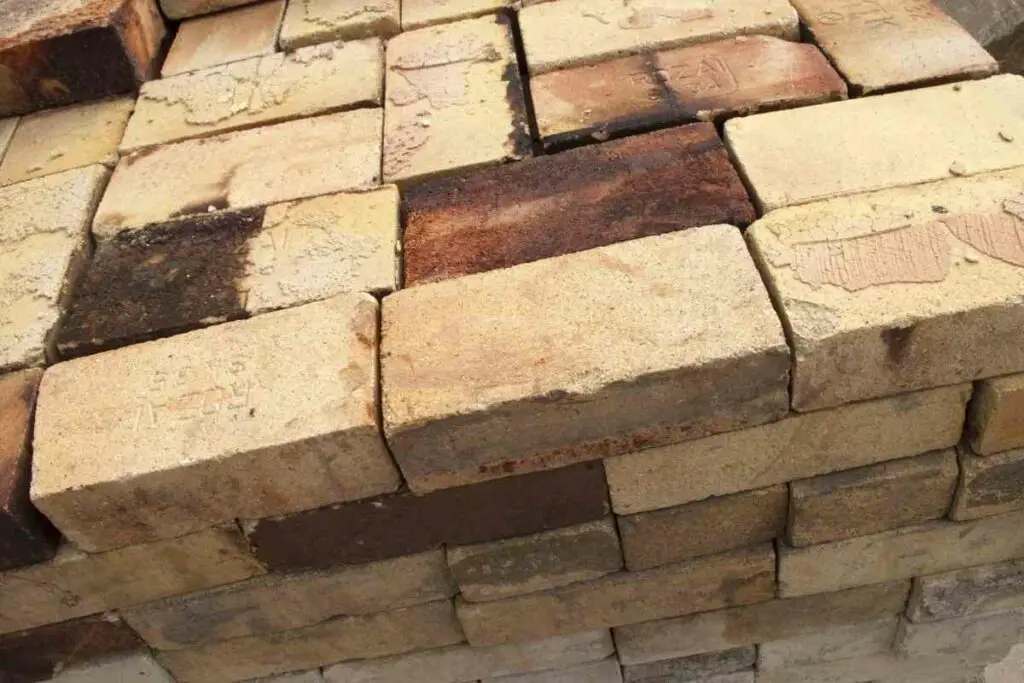 Refractory bricks fire pit material
