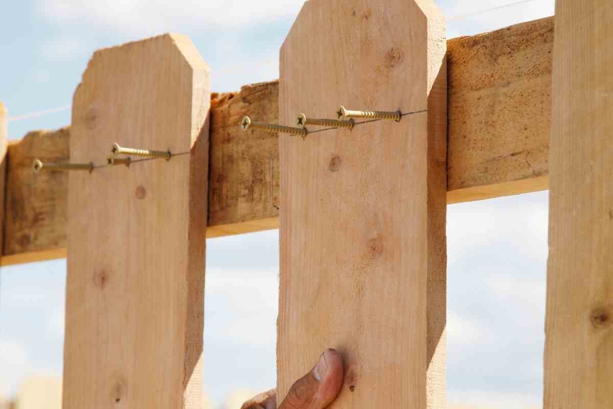 What's the Best Size Nails for Fence Pickets Sizes and Amount Needed