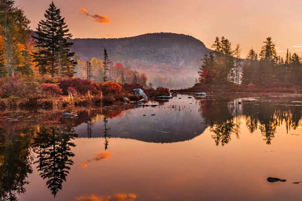 Mountains, lake, trees in autumn/fall colours in Smoky Mountains, Tennessee